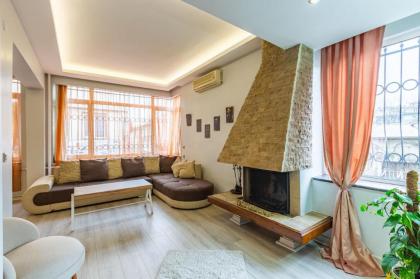 Stylish Retreat in Sisli Prime Location - image 2