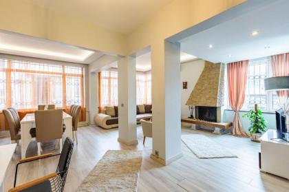 Stylish Retreat in Sisli Prime Location - image 3