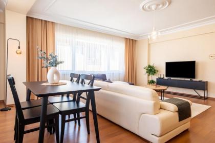 Charming Flat 15 min to City's Nisantasi in Sisli - image 2