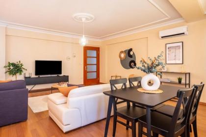 Charming Flat 15 min to City's Nisantasi in Sisli - image 8