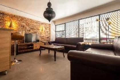 Amazing Flat with Stylish Interior in Beyoglu - image 3