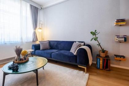 Eclectic Flat near Metro with Terrace in Kadikoy - image 19