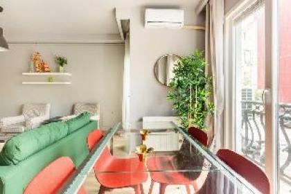 Dreamy and Centrally Located Flat in Besiktas - image 4