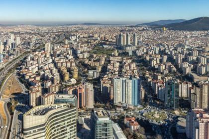 Atasehir Studio Expansive Cityscape View - image 6