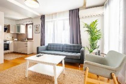 Exquisite Flat with Central Location in Nisantasi - image 13