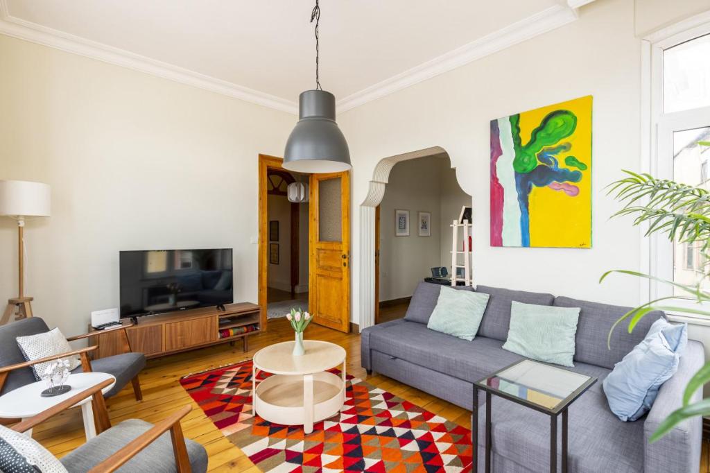 Historical Flat w/ Sea View Base of Galata Tow - image 2