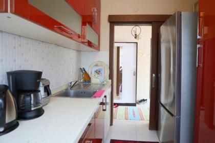 Flat with Two Living Rooms and Balcony in Uskudar - image 5