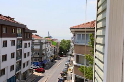 Flat with Two Living Rooms and Balcony in Uskudar - image 6