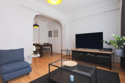 Stylish and Welcoming Apartment in Sisli - image 2