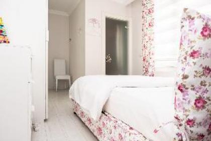 Central Flat near Trendy Attractions in Kadikoy - image 17