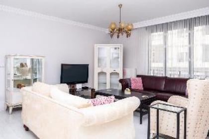 Central Flat near Trendy Attractions in Kadikoy - image 3