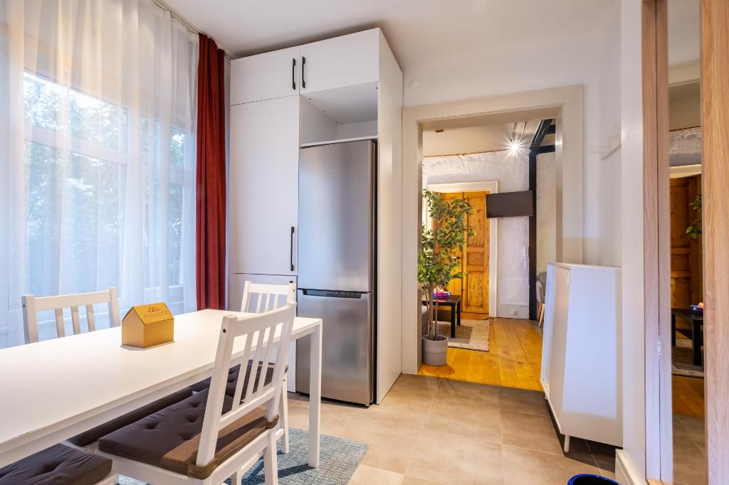 Charming Flat 8 min to Galataport in Beyoglu - image 3