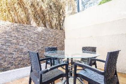 Cozy Sisli Flat Near Mall with Backyard - image 5