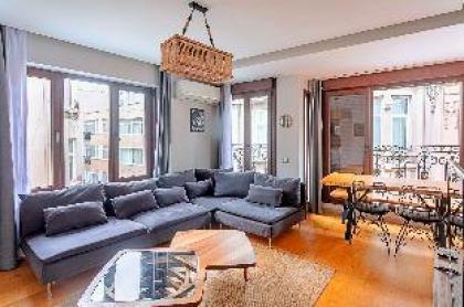 Charming Flat with Central Location in Nisantasi - image 14