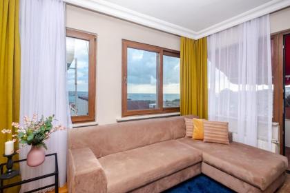 Flat w Fascinating Sea View Balcony in Besiktas - image 13