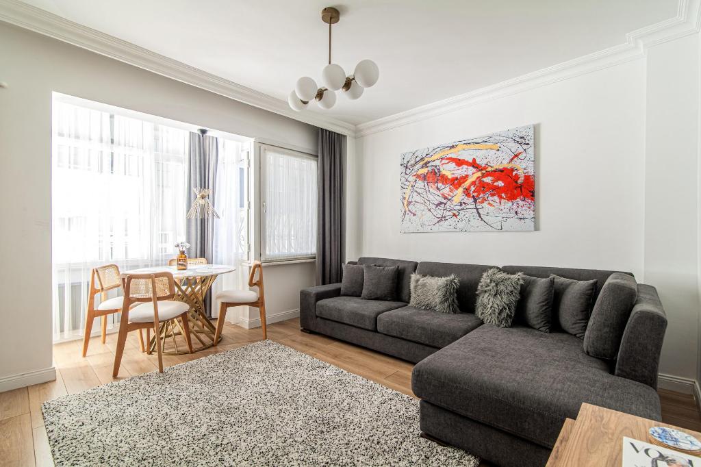 Colorful Flat near Cevahir Mall and Sisli Metro - main image