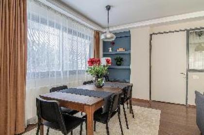 Charming Flat with Backyard Close to Zorlu Center - image 15