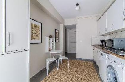 Charming Flat with Backyard Close to Zorlu Center - image 7