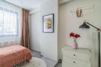 Charming Flat with Backyard Close to Zorlu Center - image 9