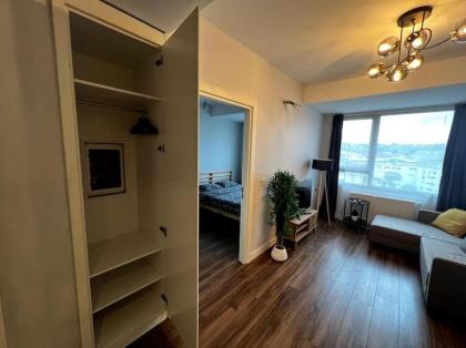 Lovely 1 Bedroom with gym and pool - image 11