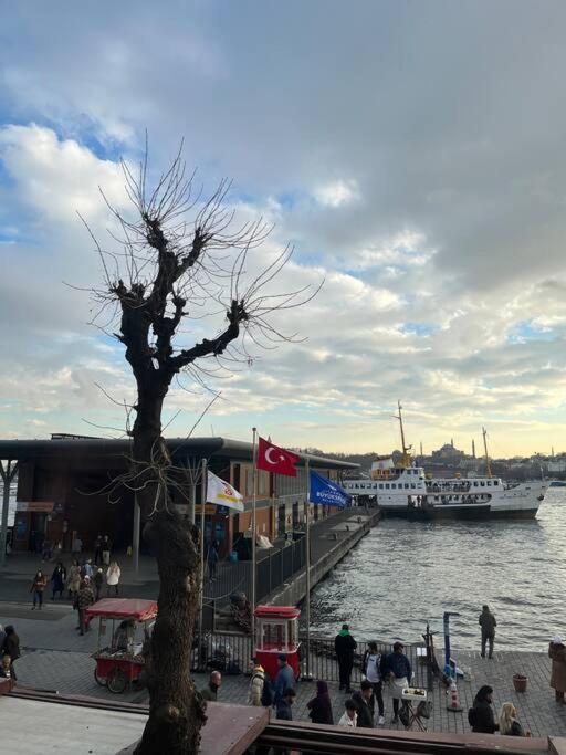 A Beachfront Peninsula View Apartment in Karaköy - image 5