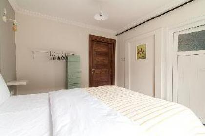 Chic Apartment in Balat Fatih with Balcony - image 12