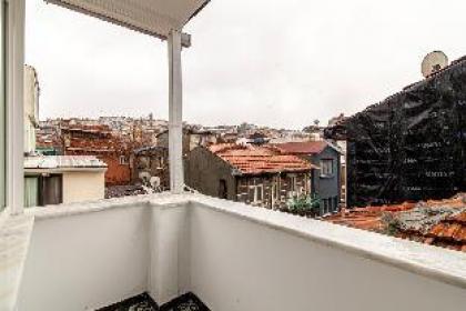 Chic Apartment in Balat Fatih with Balcony - image 3