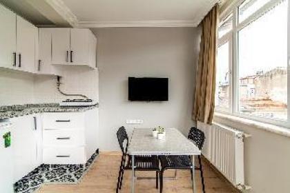 Chic Apartment in Balat Fatih with Balcony - image 8