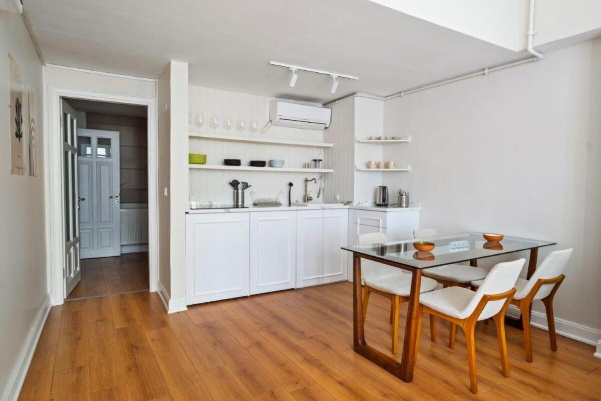 Charming Bright Modern Design 1bd Home #282 - image 4