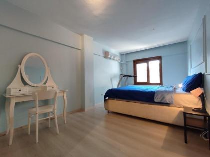 Spacious and Stylish Flat with balcony in Ortakoy - image 10