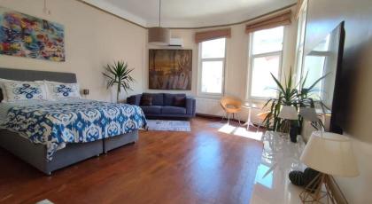 Central and cozy flat in Taksim - image 2