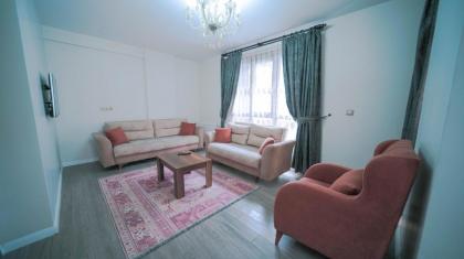 Cozy & Comfy 1-bdr Apartment Near Forum Istanbul - image 2