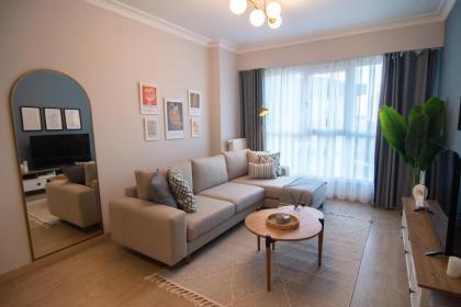 Bright & Cozy 1bdr Near Biz Cevahir Hali Mall - image 5