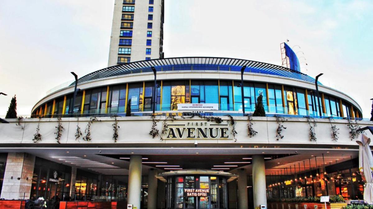 First Avenue Mall & Residence - main image