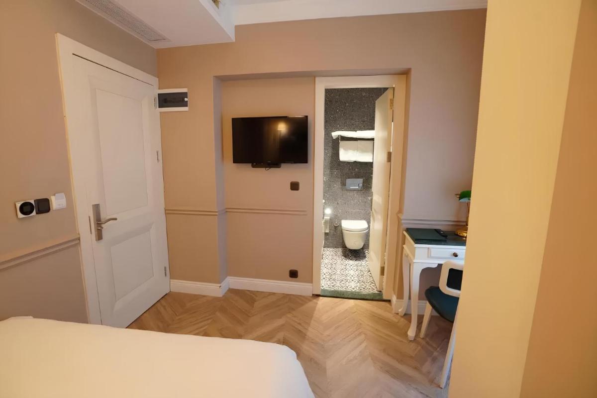 Galata Vavien Suite Rooms - image 2