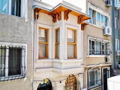 Refurbished Triplex in Taksim - image 11