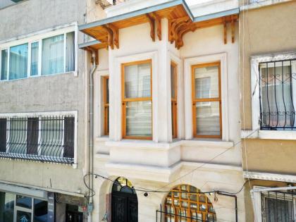 Refurbished Triplex in Taksim - image 12