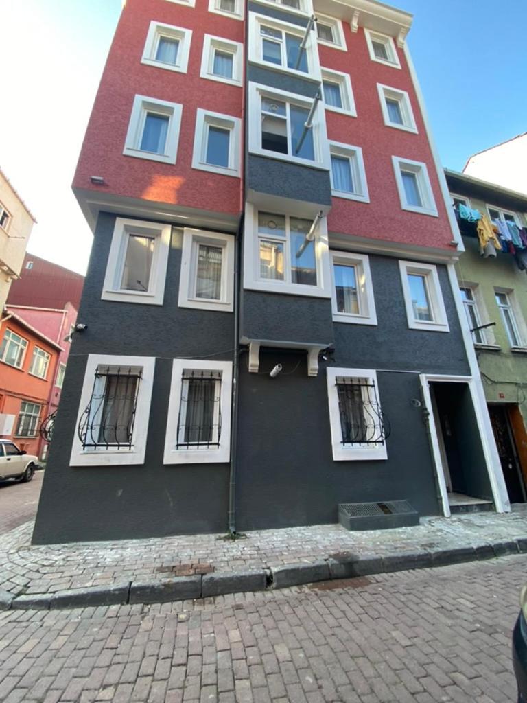 Balat Apartments-Orange and Blue - image 2