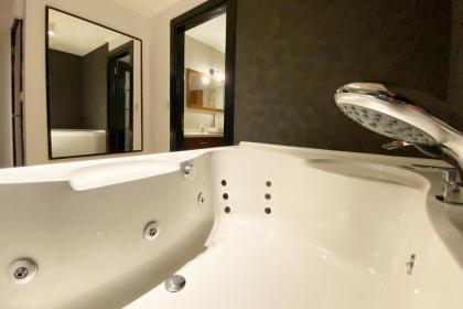 Casa Rosso Suite Hotel - image 12